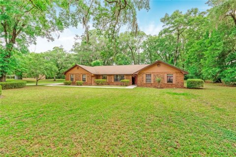 House in DeLand, Florida 4 bedrooms, 196.12 sq.m. № 2152163 - photo 2