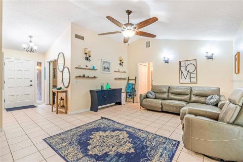 House in DeLand, Florida 4 bedrooms, 196.12 sq.m. № 2152163 - photo 18