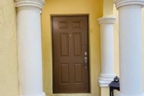 Touwnhouse à vendre à Miramar, Floride: 3 chambres, 162.67 m2 № 2086321 - photo 3