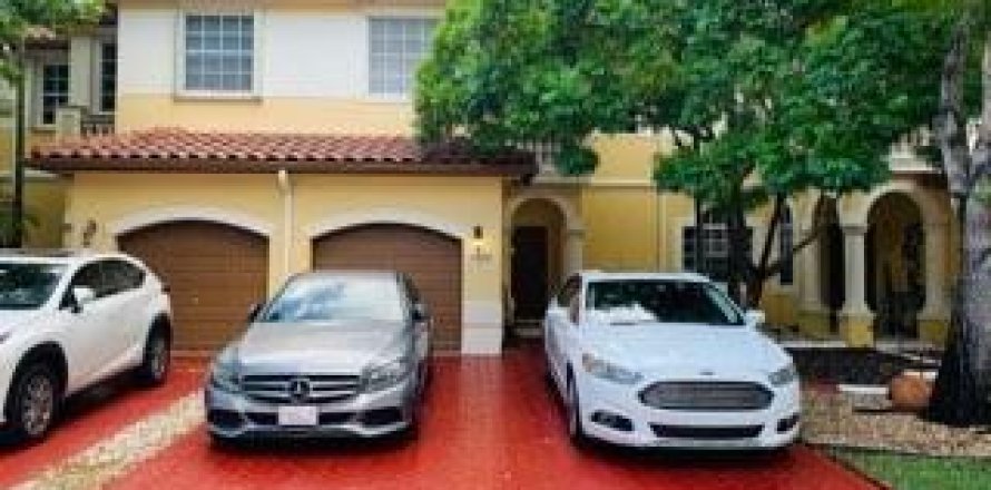Touwnhouse à Miramar, Floride 3 chambres, 162.67 m2 № 2086321