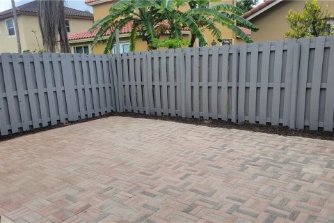 Touwnhouse à vendre à Miramar, Floride: 3 chambres, 162.67 m2 № 2086321 - photo 8