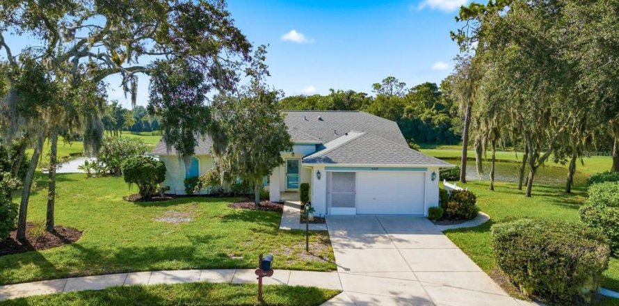 Villa ou maison à New Port Richey, Floride 2 chambres, 169.45 m2 № 2324970