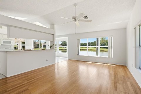 Villa ou maison à vendre à New Port Richey, Floride: 2 chambres, 169.45 m2 № 2324970 - photo 27