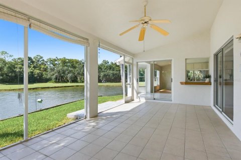 Villa ou maison à vendre à New Port Richey, Floride: 2 chambres, 169.45 m2 № 2324970 - photo 24