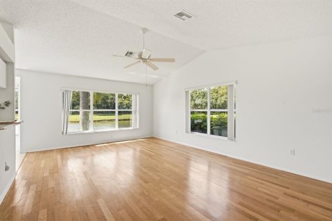 Villa ou maison à vendre à New Port Richey, Floride: 2 chambres, 169.45 m2 № 2324970 - photo 28