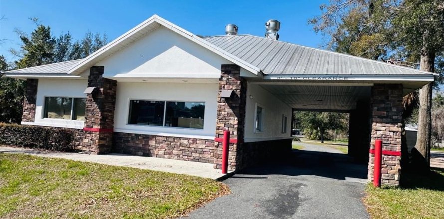 Commercial property in Chiefland, Florida 118.91 sq.m. № 1513900