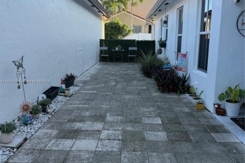 Villa ou maison à vendre à Pembroke Pines, Floride: 3 chambres, 128.11 m2 № 1941541 - photo 4