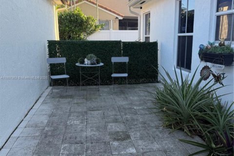 Villa ou maison à vendre à Pembroke Pines, Floride: 3 chambres, 128.11 m2 № 1941541 - photo 26