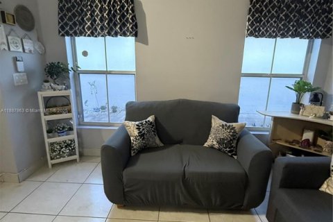 Villa ou maison à vendre à Pembroke Pines, Floride: 3 chambres, 128.11 m2 № 1941541 - photo 9