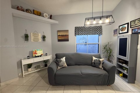 Villa ou maison à vendre à Pembroke Pines, Floride: 3 chambres, 128.11 m2 № 1941541 - photo 10