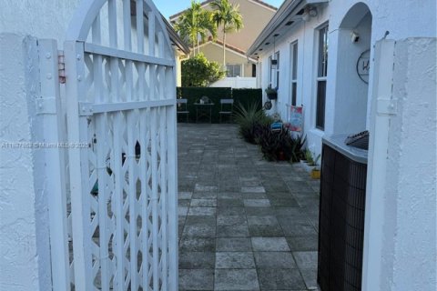 Villa ou maison à vendre à Pembroke Pines, Floride: 3 chambres, 128.11 m2 № 1941541 - photo 3