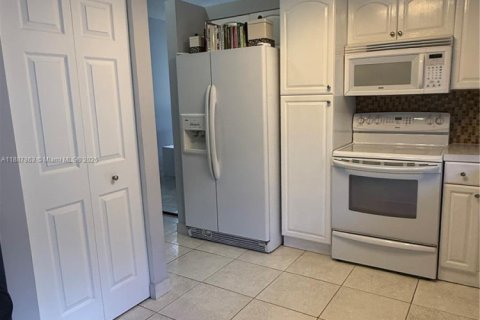 Villa ou maison à vendre à Pembroke Pines, Floride: 3 chambres, 128.11 m2 № 1941541 - photo 14