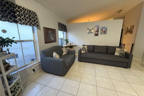 Villa ou maison à vendre à Pembroke Pines, Floride: 3 chambres, 128.11 m2 № 1941541 - photo 7