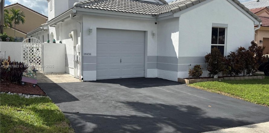 Villa ou maison à Pembroke Pines, Floride 3 chambres, 128.11 m2 № 1941541