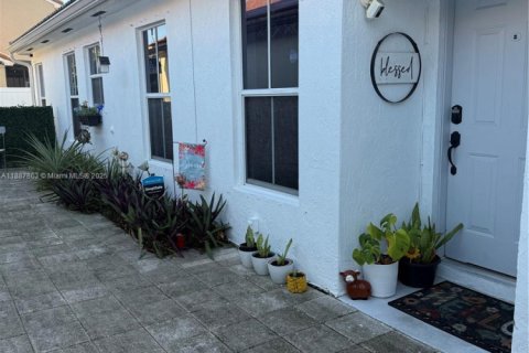 Villa ou maison à vendre à Pembroke Pines, Floride: 3 chambres, 128.11 m2 № 1941541 - photo 6