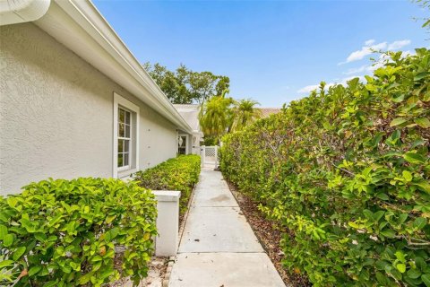 House in Sarasota, Florida 2 bedrooms, 186.92 sq.m. № 2150607 - photo 6