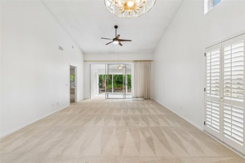 House in Sarasota, Florida 2 bedrooms, 186.92 sq.m. № 2150607 - photo 9