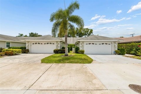 House in Sarasota, Florida 2 bedrooms, 186.92 sq.m. № 2150607 - photo 3