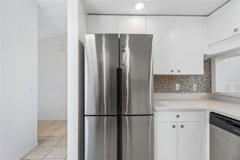 House in Sarasota, Florida 2 bedrooms, 186.92 sq.m. № 2150607 - photo 16