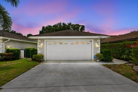 House in Sarasota, Florida 2 bedrooms, 186.92 sq.m. № 2150607