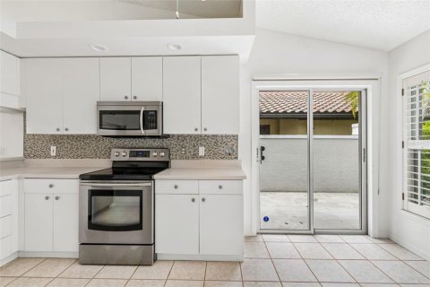 House in Sarasota, Florida 2 bedrooms, 186.92 sq.m. № 2150607 - photo 12