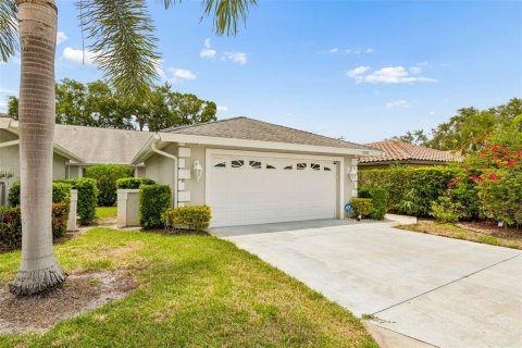 House in Sarasota, Florida 2 bedrooms, 186.92 sq.m. № 2150607 - photo 4