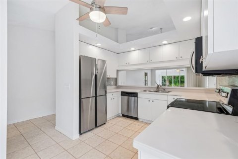 House in Sarasota, Florida 2 bedrooms, 186.92 sq.m. № 2150607 - photo 15