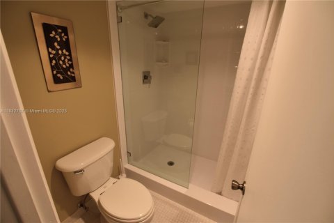 Condo in Pompano Beach, Florida, 3 bedrooms  № 1939980 - photo 12