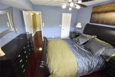 Condo in Pompano Beach, Florida, 3 bedrooms  № 1939980 - photo 25