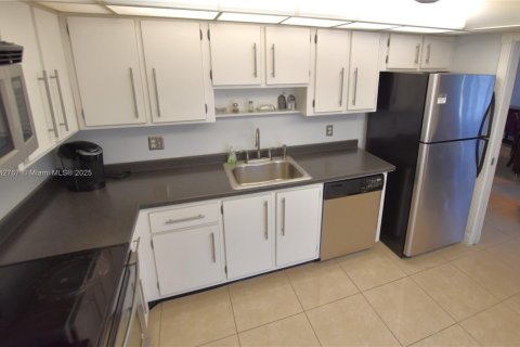 Condo in Pompano Beach, Florida, 3 bedrooms  № 1939980 - photo 19
