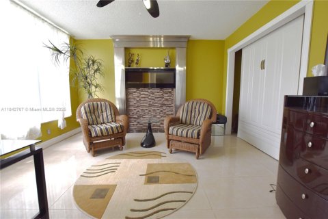 Condo in Pompano Beach, Florida, 3 bedrooms  № 1939980 - photo 7