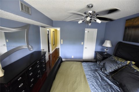 Condo in Pompano Beach, Florida, 3 bedrooms  № 1939980 - photo 26