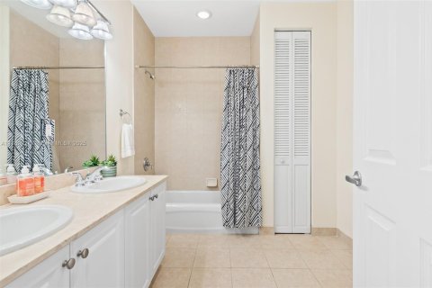 Adosado en venta en Fort Lauderdale, Florida, 4 dormitorios, 254.09 m2 № 1979963 - foto 14