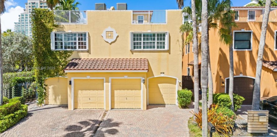 Adosado en Fort Lauderdale, Florida 4 dormitorios, 254.09 m2 № 1979963