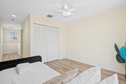 Adosado en venta en Fort Lauderdale, Florida, 4 dormitorios, 254.09 m2 № 1979963 - foto 25