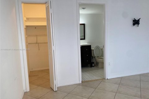 Apartment in Aventura, Florida 2 bedrooms, 116.22 sq.m. № 1955556 - photo 16