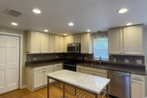 Villa ou maison à louer à Auburndale, Floride: 3 chambres, 138.15 m2 № 2120598 - photo 3