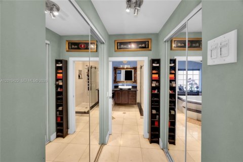 Купить виллу или дом в Майами, Флорида 6 спален, 288.65м2, № 2154348 - фото 30