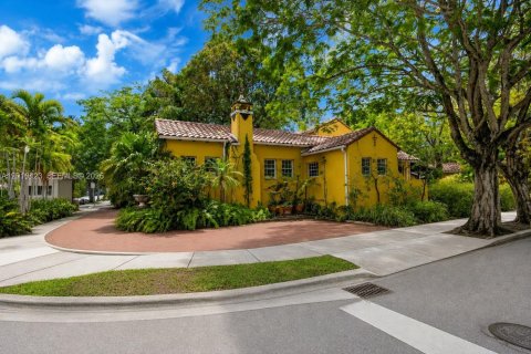Купить виллу или дом в Майами, Флорида 6 спален, 288.65м2, № 2154348 - фото 1