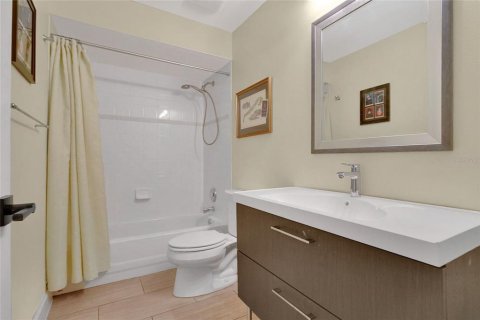 House in Winter Garden, Florida 4 bedrooms, 252.32 sq.m. № 1902756 - photo 22