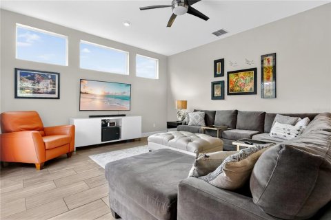 House in Winter Garden, Florida 4 bedrooms, 252.32 sq.m. № 1902756 - photo 8