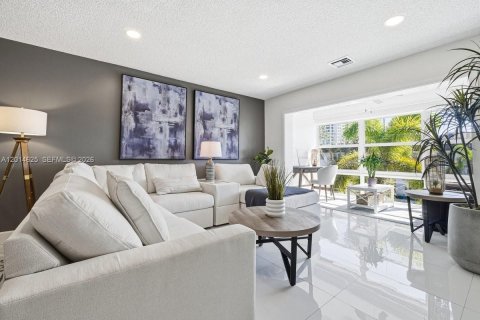 Condo à Lauderdale-by-the-Sea, Floride, 2 chambres № 2171272