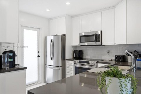 Copropriété à louer à Lauderdale-by-the-Sea, Floride: 2 chambres, 92.9 m2 № 2171272 - photo 7