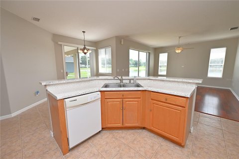 Villa ou maison à louer à Auburndale, Floride: 4 chambres, 219.16 m2 № 2167813 - photo 6