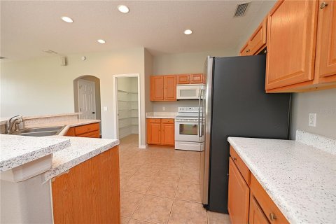 Villa ou maison à louer à Auburndale, Floride: 4 chambres, 219.16 m2 № 2167813 - photo 5