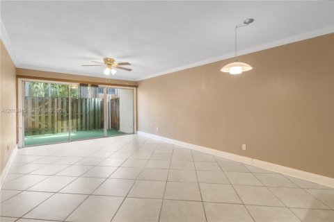 Townhouse in Palmetto Bay, Florida 2 bedrooms, 103.12 sq.m. № 2076469 - photo 14