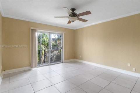 Townhouse in Palmetto Bay, Florida 2 bedrooms, 103.12 sq.m. № 2076469 - photo 18