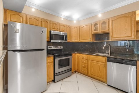 Townhouse in Palmetto Bay, Florida 2 bedrooms, 103.12 sq.m. № 2076469 - photo 8