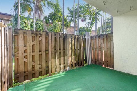 Townhouse in Palmetto Bay, Florida 2 bedrooms, 103.12 sq.m. № 2076469 - photo 28