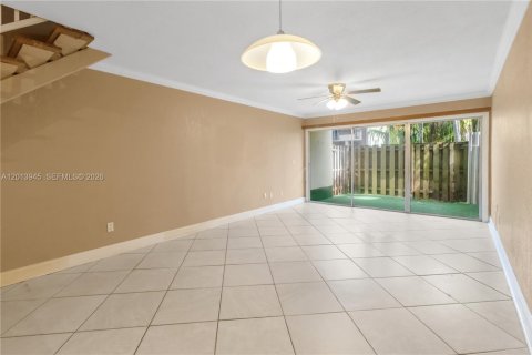Townhouse in Palmetto Bay, Florida 2 bedrooms, 103.12 sq.m. № 2076469 - photo 13